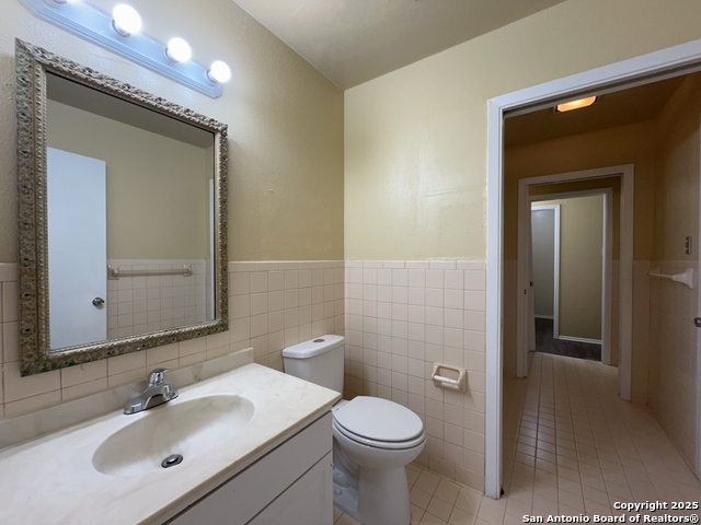 Image 23 of 40 For 14409 Brook Hollow Blvd