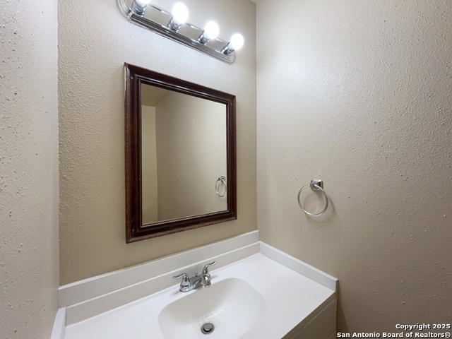 Image 28 of 40 For 14409 Brook Hollow Blvd