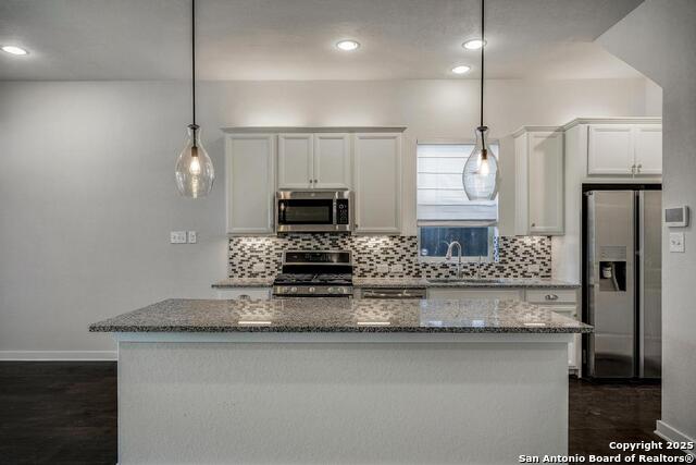 Image 10 of 31 For 211 Courtland Pl E