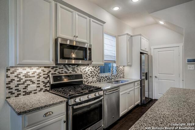 Image 11 of 31 For 211 Courtland Pl E