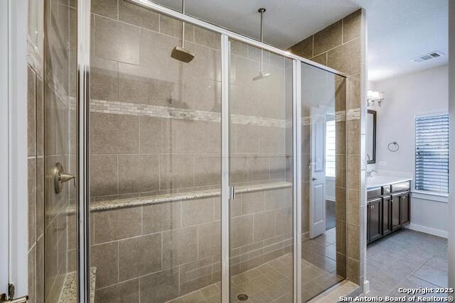 Image 17 of 31 For 211 Courtland Pl E