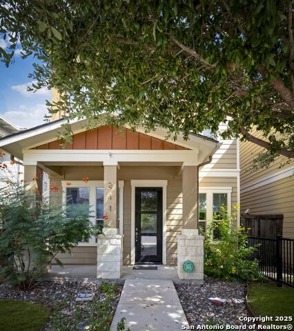 Image 2 of 31 For 211 Courtland Pl E