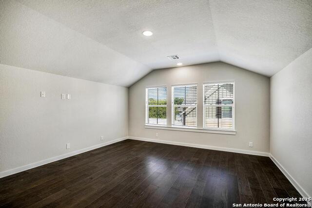 Image 27 of 31 For 211 Courtland Pl E