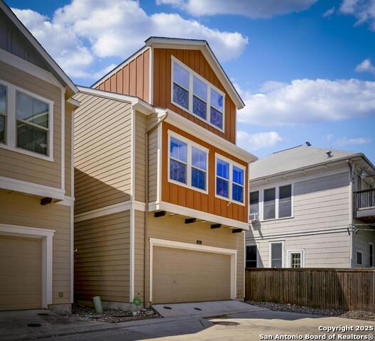 Image 28 of 31 For 211 Courtland Pl E