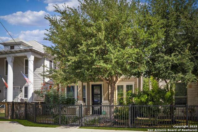 Image 30 of 31 For 211 Courtland Pl E