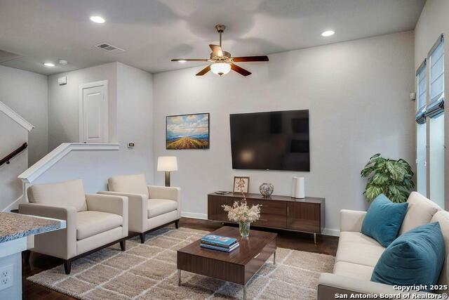 Image 5 of 31 For 211 Courtland Pl E