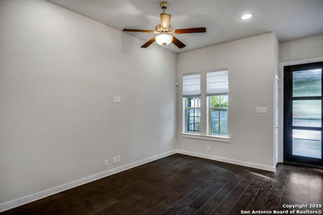 Image 6 of 31 For 211 Courtland Pl E