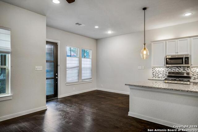 Image 7 of 31 For 211 Courtland Pl E