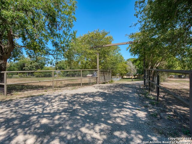 Image 28 of 38 For 530 Buerger