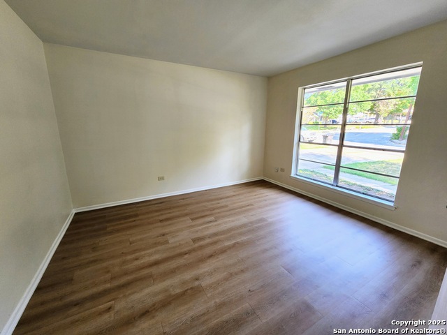 Listing photo id 8 for 6006 Deer Horn