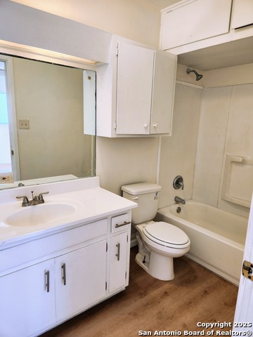 Listing photo id 9 for 6006 Deer Horn