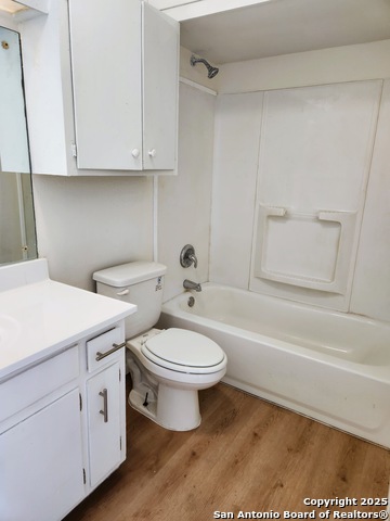 Listing photo id 10 for 6006 Deer Horn