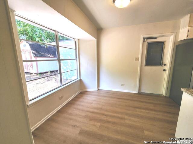 Listing photo id 4 for 6006 Deer Horn