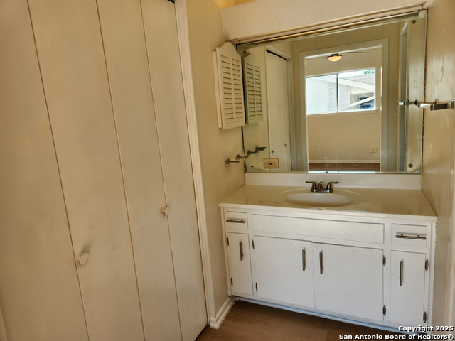 Listing photo id 7 for 6006 Deer Horn