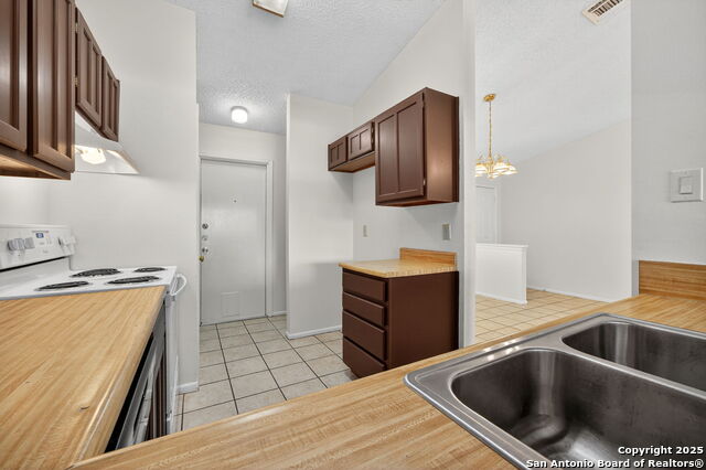 Listing photo id 8 for 7263 Enchanted Flame St