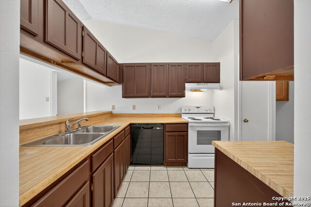 Listing photo id 6 for 7263 Enchanted Flame St