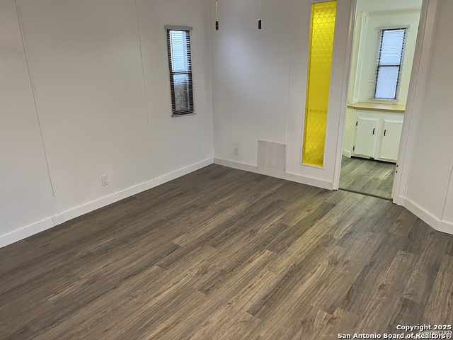 Image 5 of 10 For 509 Elm  