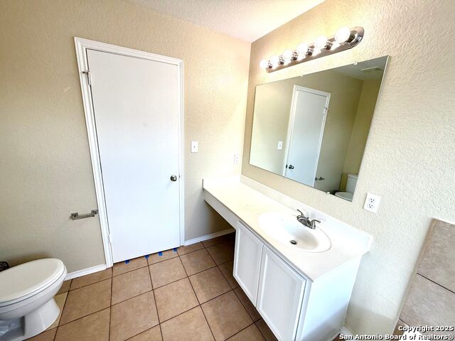 Image 32 of 42 For 6611 Hartnet Flds