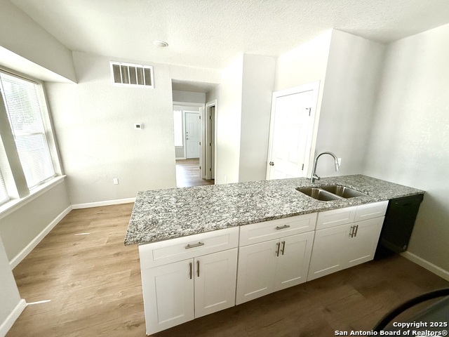 Image 10 of 19 For 2422 Commerce W 1