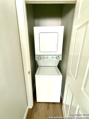 Image 13 of 19 For 2422 Commerce W 1