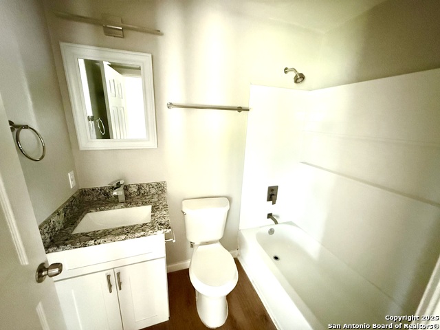 Image 14 of 19 For 2422 Commerce W 1