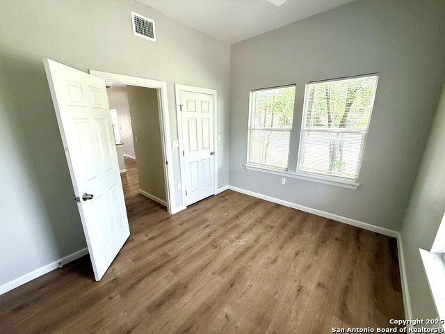 Image 16 of 19 For 2422 Commerce W 1