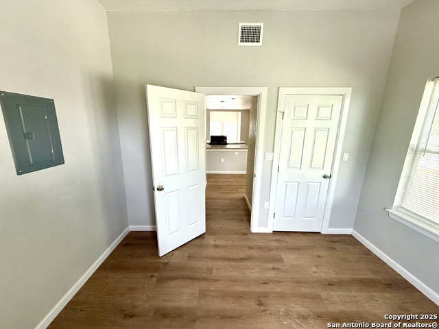 Image 17 of 19 For 2422 Commerce W 1