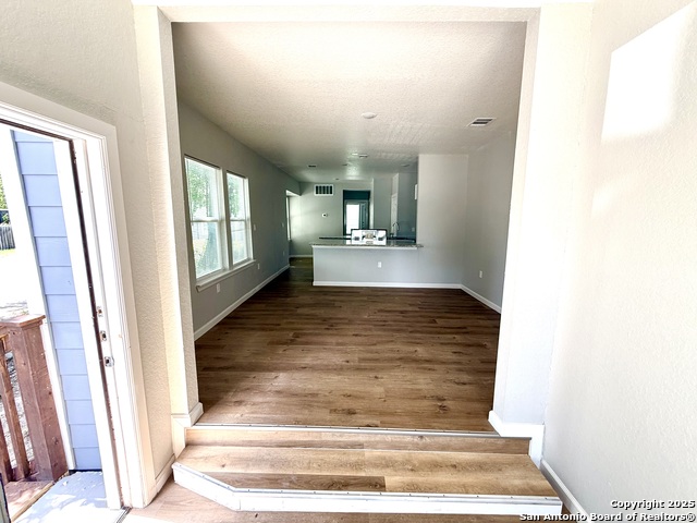 Image 3 of 19 For 2422 Commerce W 1