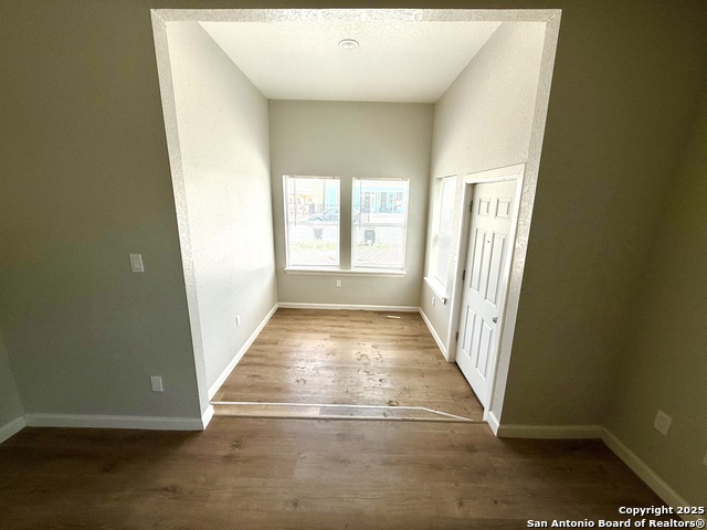 Image 5 of 19 For 2422 Commerce W 1