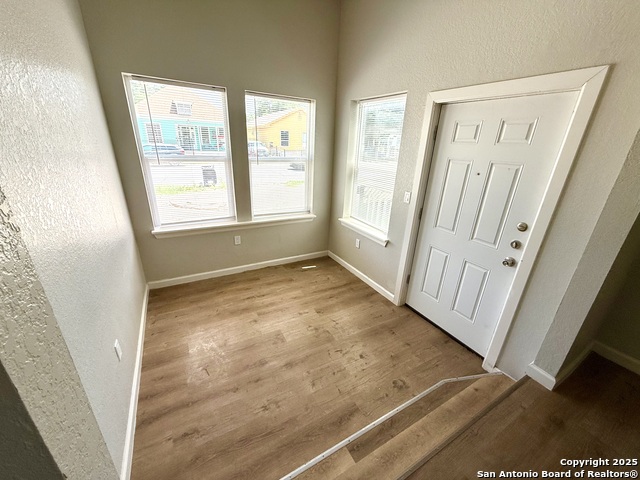 Image 6 of 19 For 2422 Commerce W 1