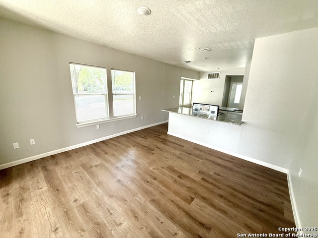 Image 7 of 19 For 2422 Commerce W 1