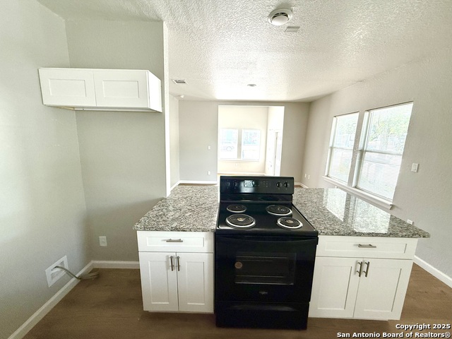 Image 9 of 19 For 2422 Commerce W 1