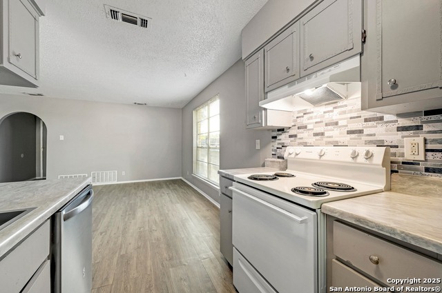 Image 13 of 19 For 2105 Darwin Dr