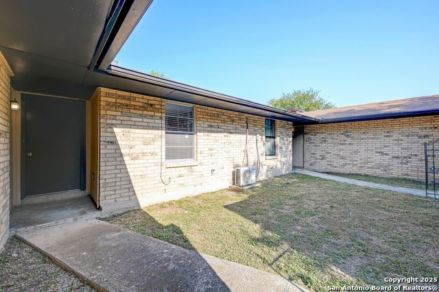 Image 4 of 19 For 2105 Darwin Dr