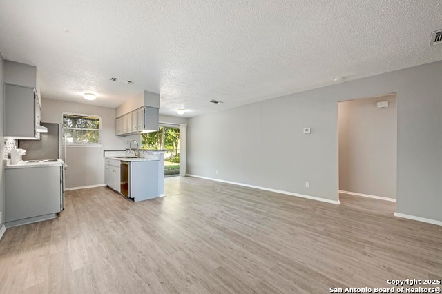 Image 5 of 19 For 2105 Darwin Dr