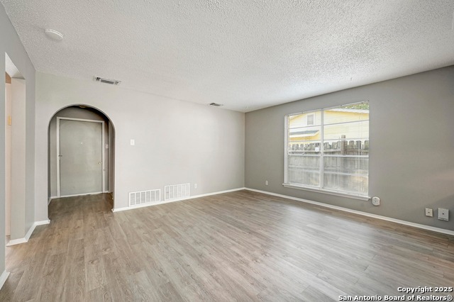 Image 7 of 19 For 2105 Darwin Dr
