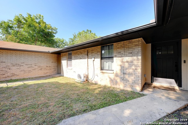 Image 4 of 27 For 2107 Darwin Dr