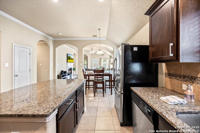 Listing photo id 8 for 11830 Jasmine Way