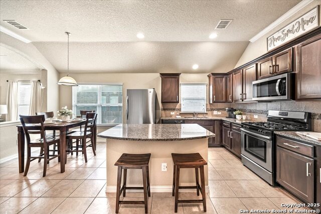 Listing photo id 9 for 11830 Jasmine Way
