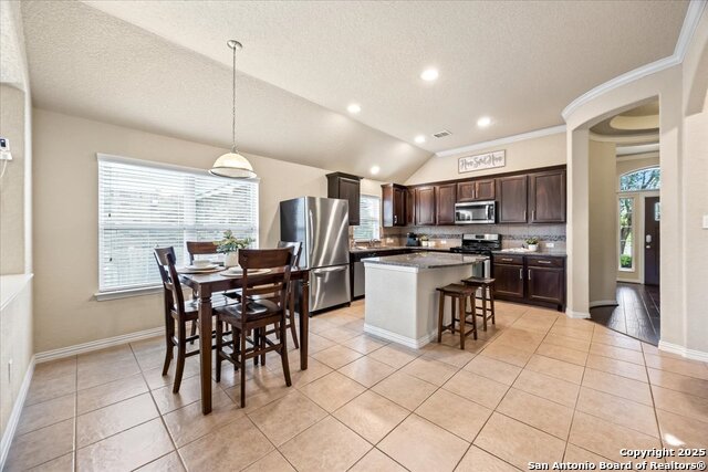 Listing photo id 12 for 11830 Jasmine Way
