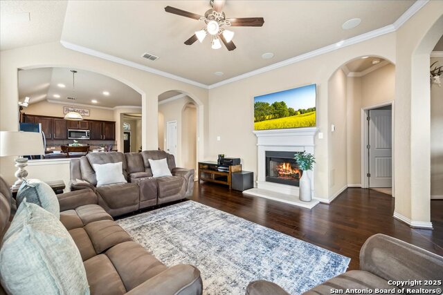 Listing photo id 16 for 11830 Jasmine Way