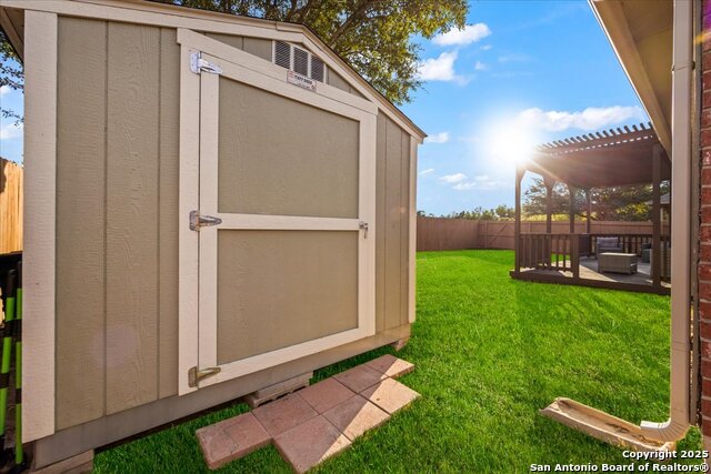 Listing photo id 35 for 11830 Jasmine Way