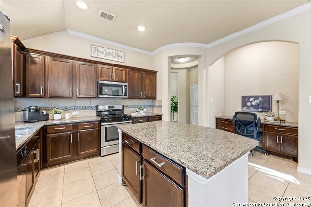 Listing photo id 6 for 11830 Jasmine Way