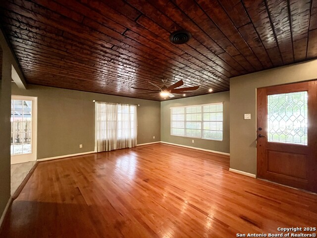 Image 10 of 49 For 1305 San Jacinto St