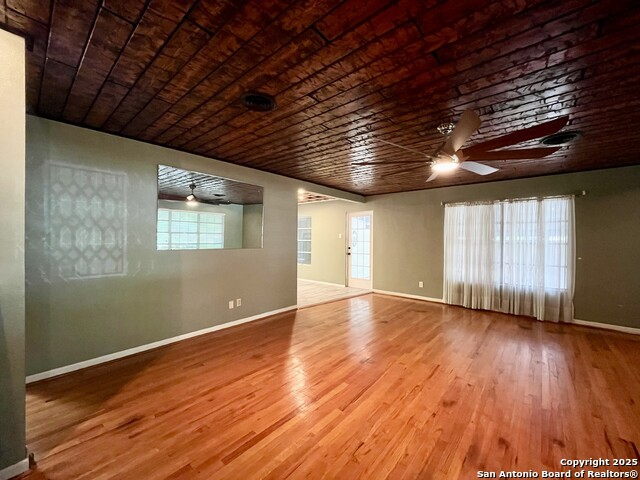 Image 11 of 49 For 1305 San Jacinto St