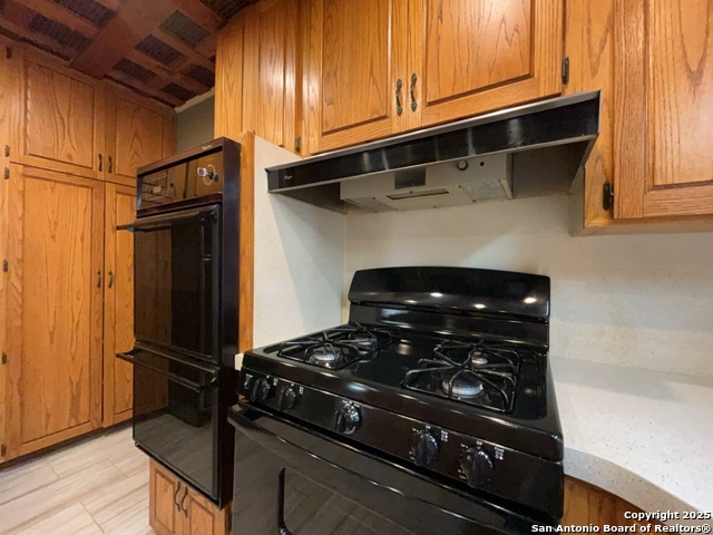 Image 17 of 49 For 1305 San Jacinto St