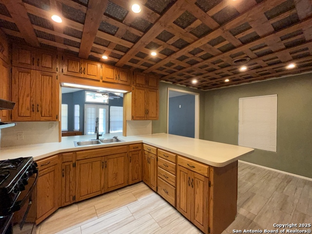 Image 19 of 49 For 1305 San Jacinto St