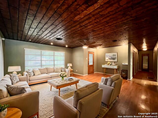 Image 2 of 49 For 1305 San Jacinto St