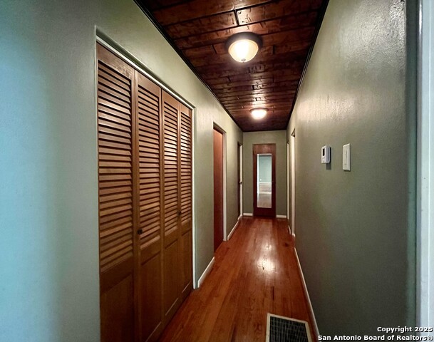 Image 23 of 49 For 1305 San Jacinto St