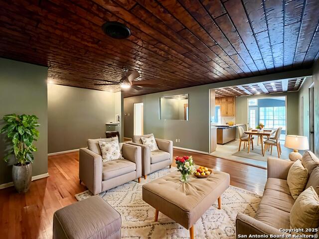 Image 3 of 49 For 1305 San Jacinto St